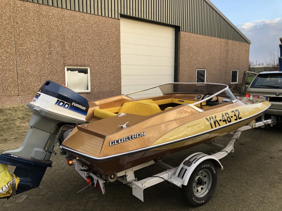 Polyester Speedboat Glastron GT150