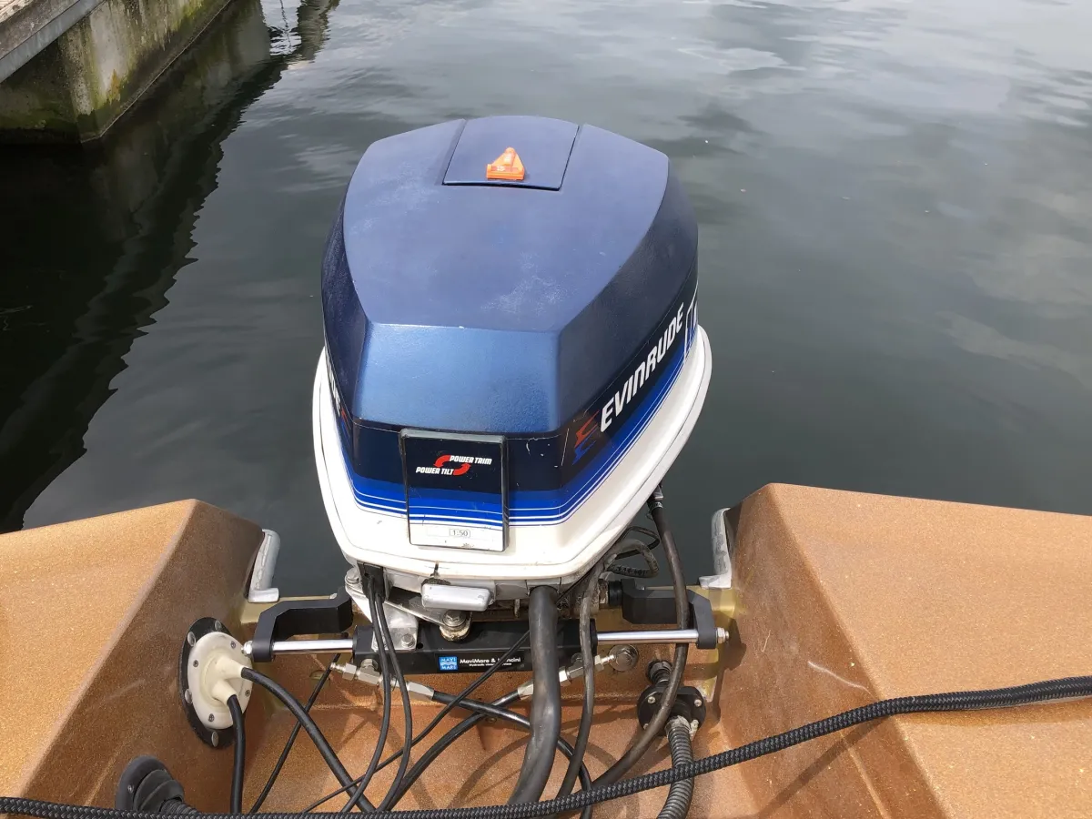 Polyester Speedboat Glastron GT150