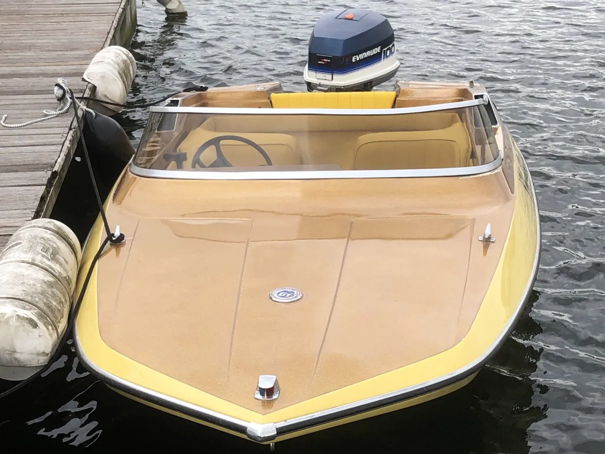 Polyester Speedboat Glastron GT150