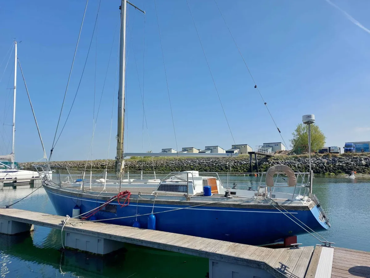 Polyester Sailboat Dufour 35