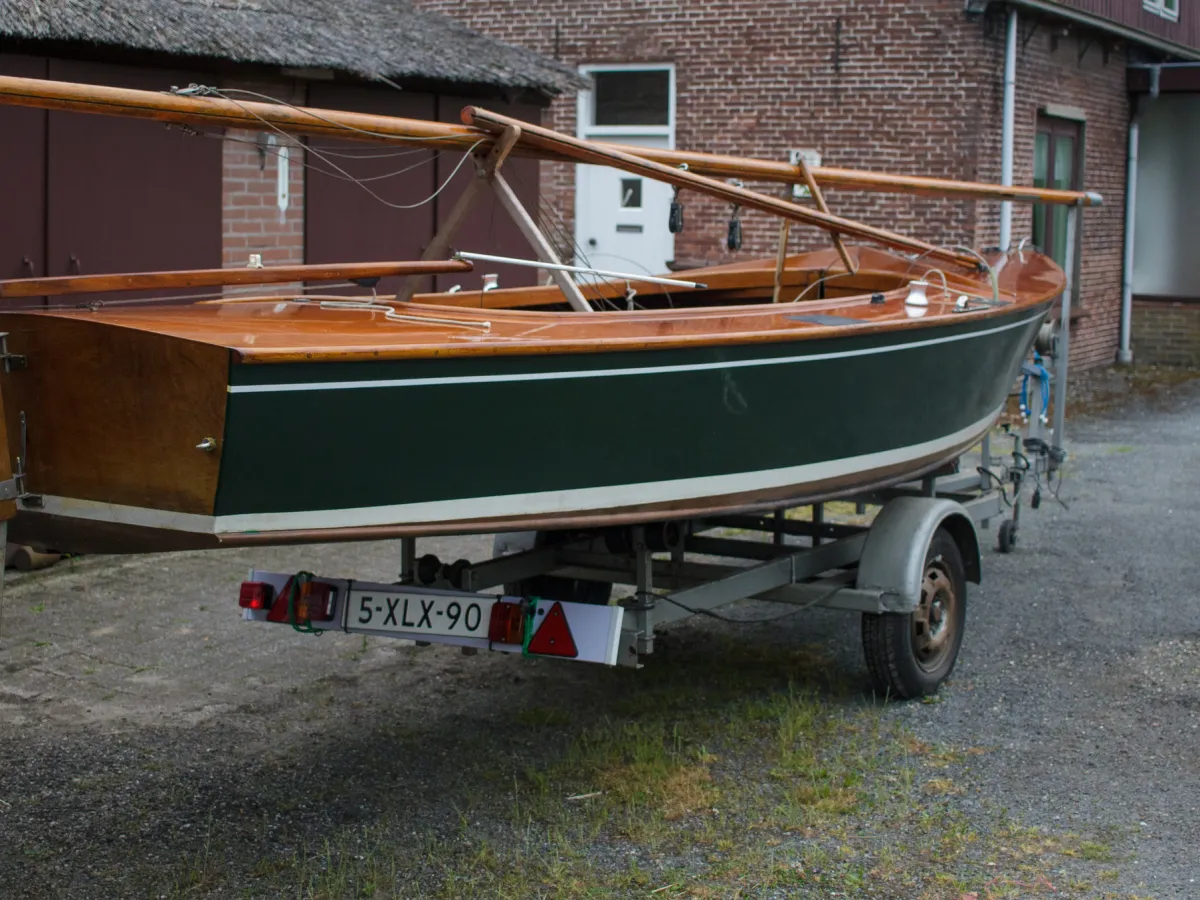 Wood Open zeilboot Spanker 575