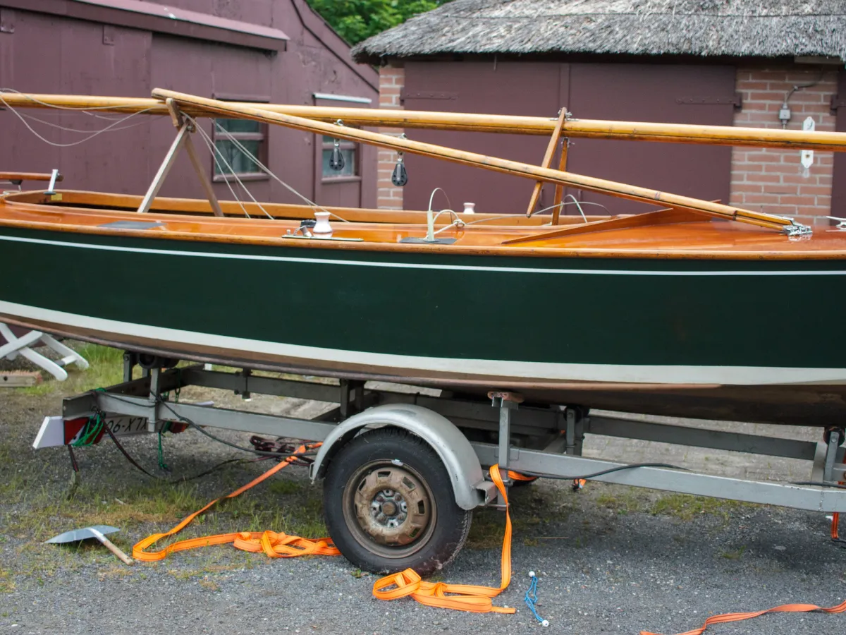 Wood Open zeilboot Spanker 575