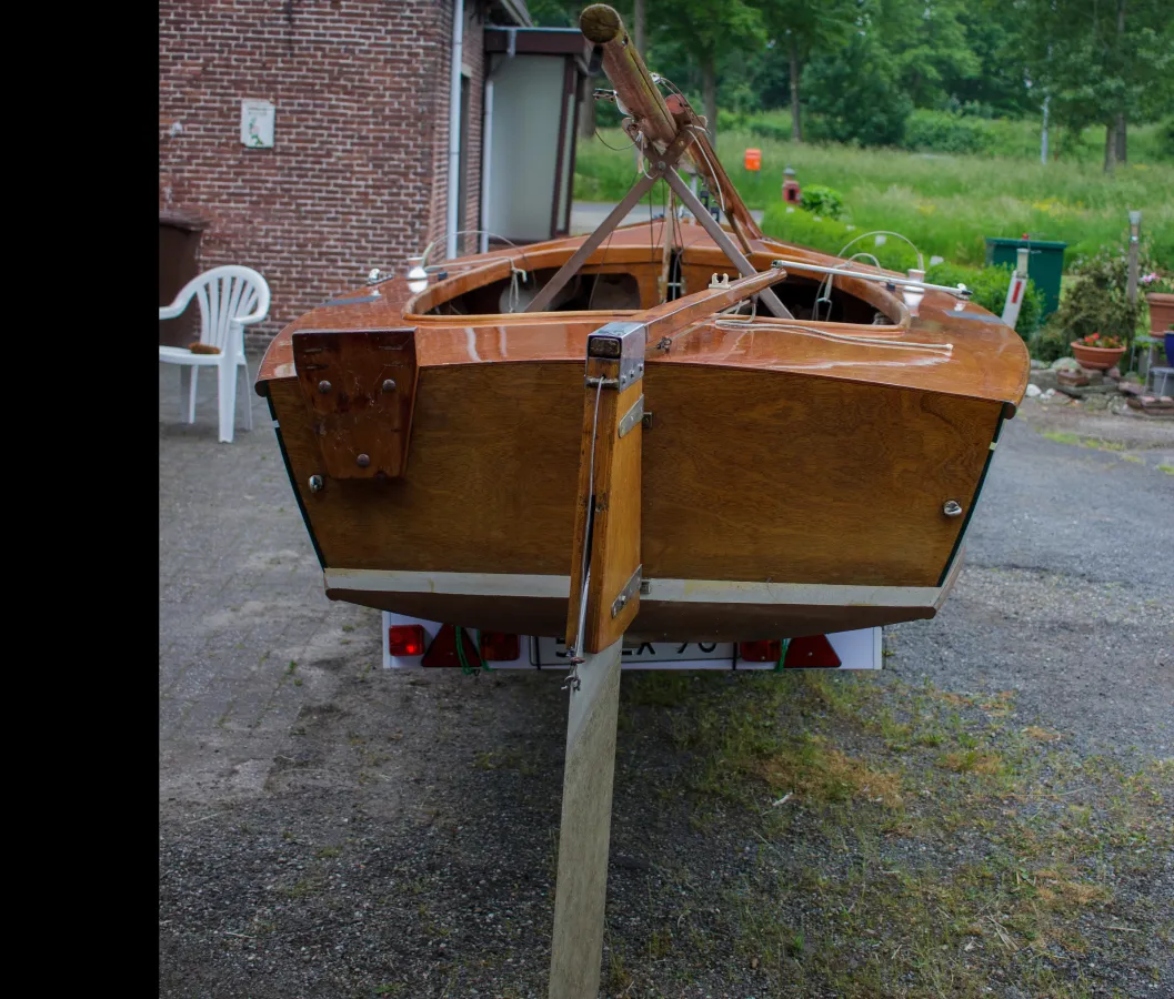 Wood Open zeilboot Spanker 575