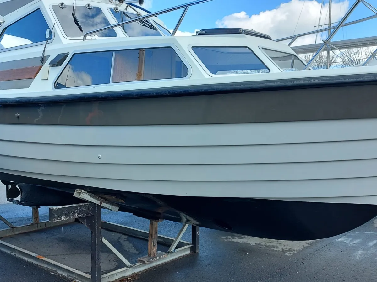 Polyester Motorboat Saga 7000HT