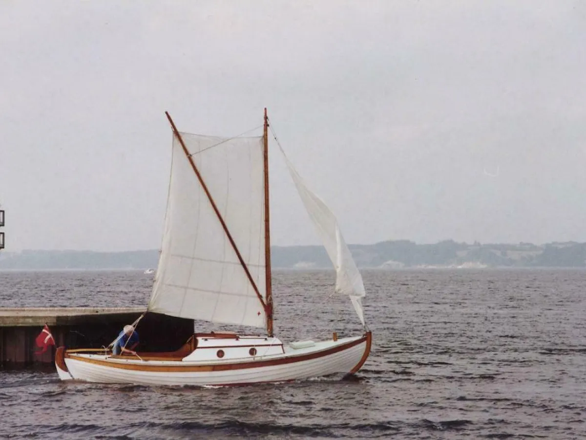 Wood Sailboat Volksboot 750