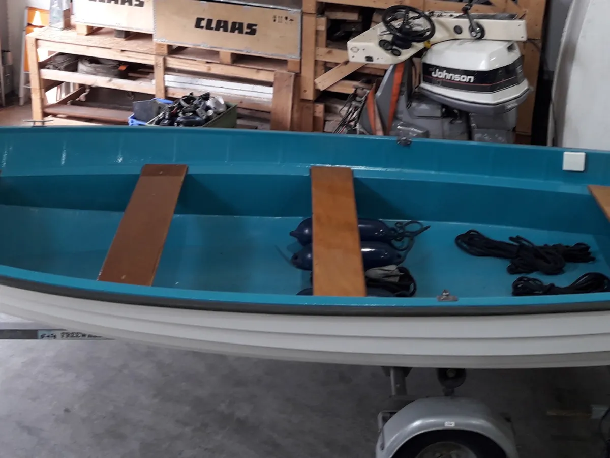 Polyester Sloop With 475