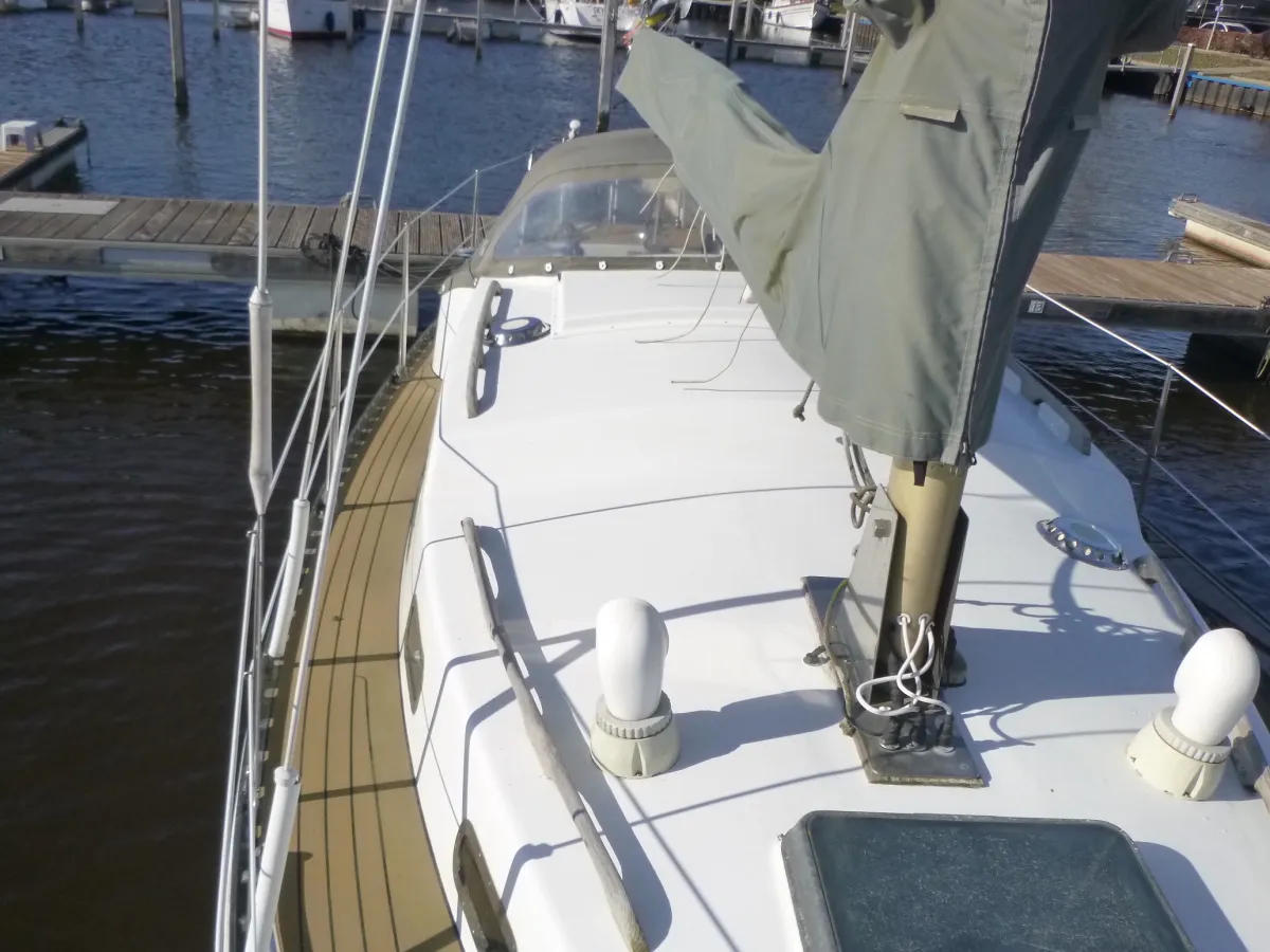 Polyester Sailboat Fellowship 28