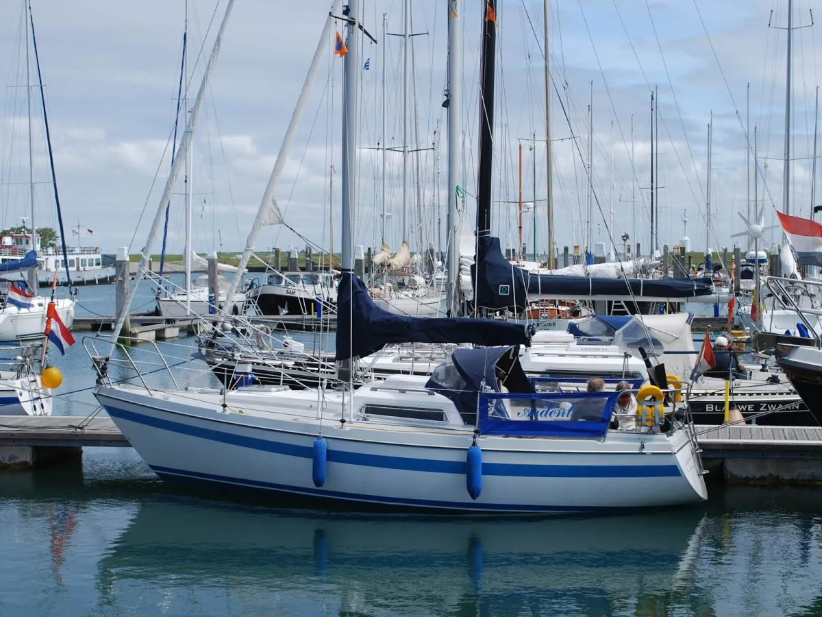 Polyester Sailboat Victoire 822