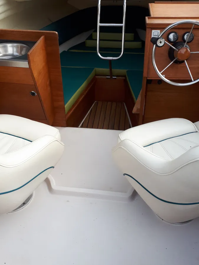 Polyester Speedboat Uttern 5500 HT