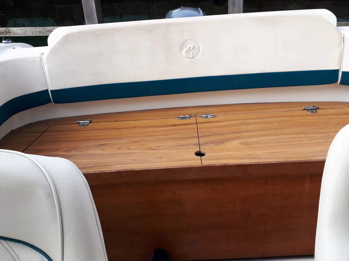 Polyester Speedboat Uttern 5500 HT