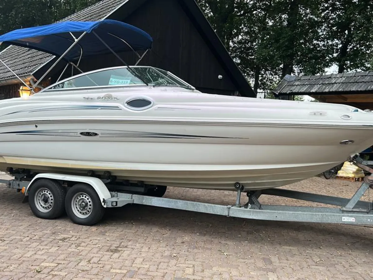 Polyester Speedboat Sea Ray 240 Sundeck