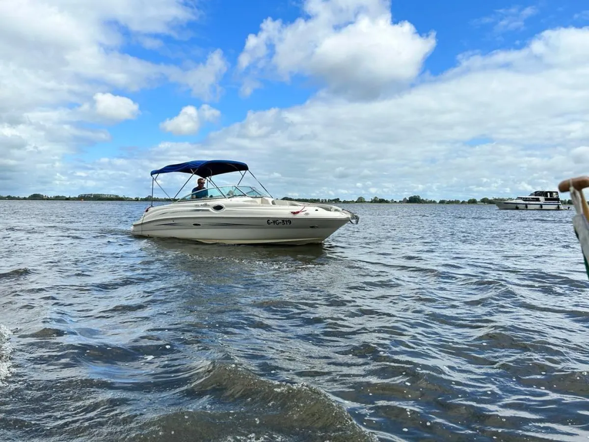 Polyester Speedboat Sea Ray 240 Sundeck