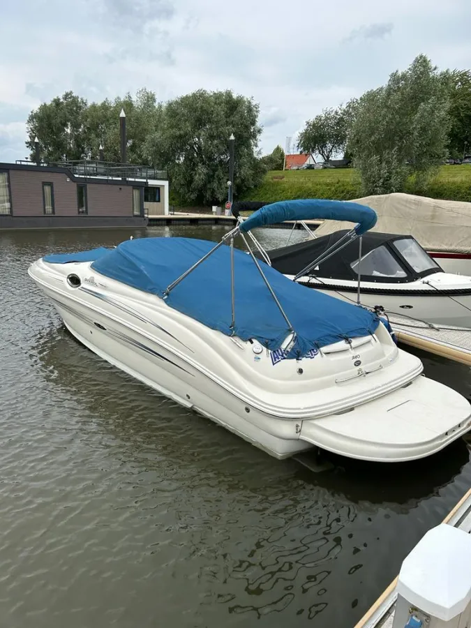 Polyester Speedboat Sea Ray 240 Sundeck