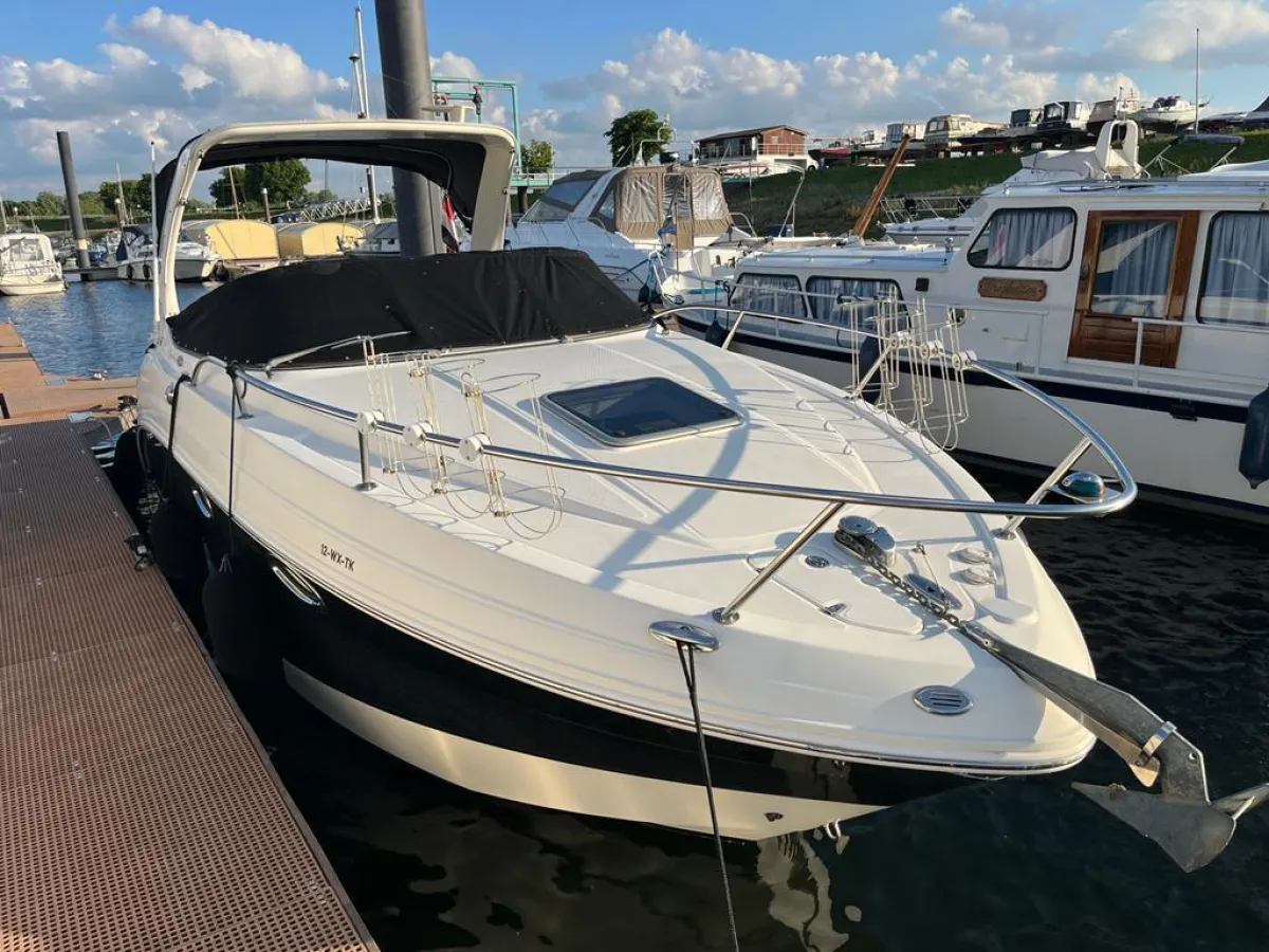 Polyester Motorboat Chaparral 250 Signature