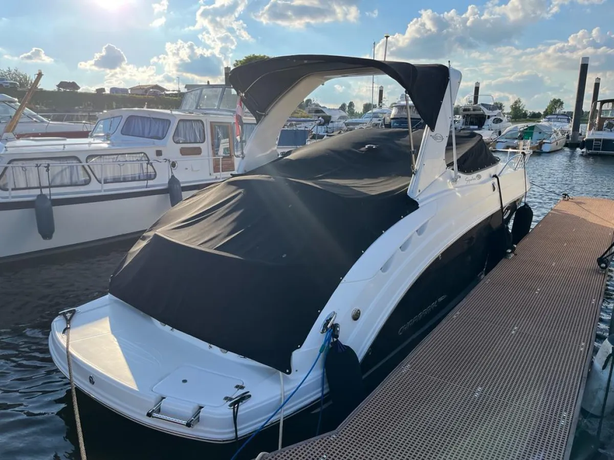 Polyester Motorboat Chaparral 250 Signature