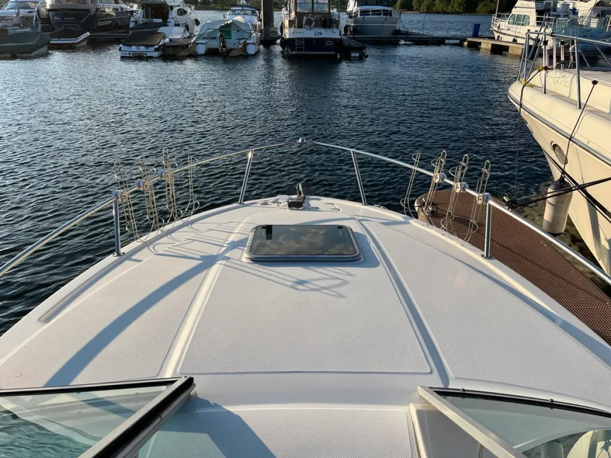 Polyester Motorboat Chaparral 250 Signature