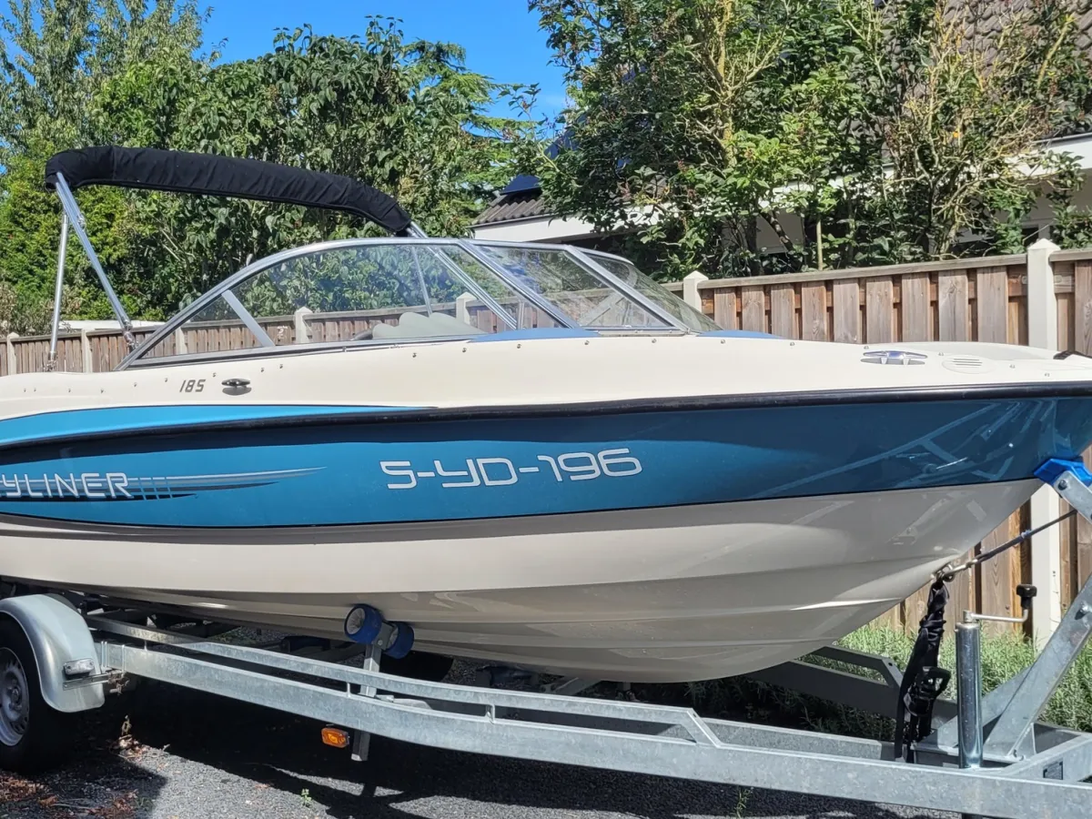 Polyester Speedboat Bayliner 185 bowrider