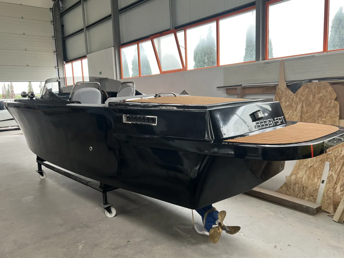 Polyester Speedboat Rialine Maya 15