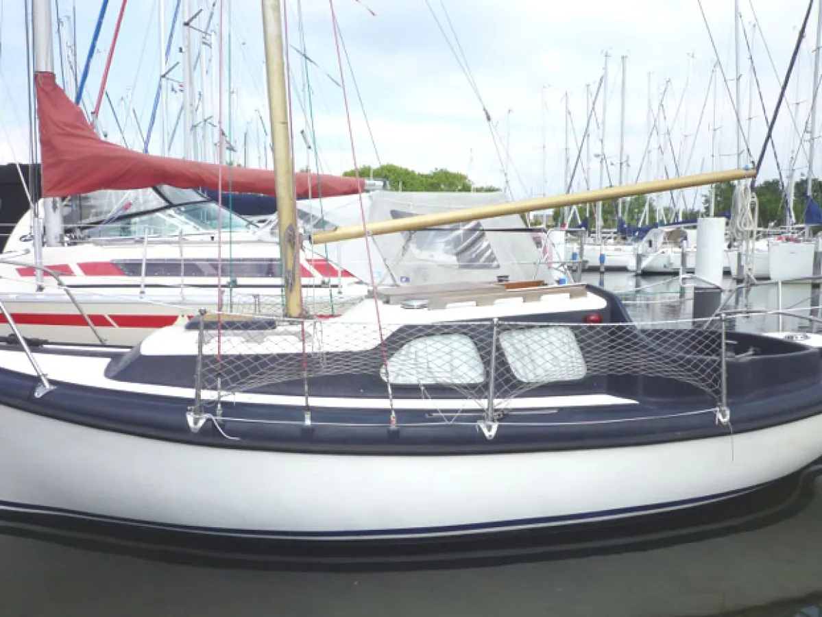 Polyester Sailboat Midget 20