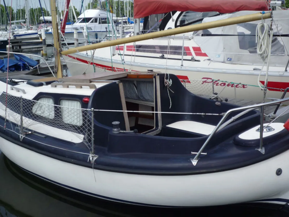 Polyester Sailboat Midget 20