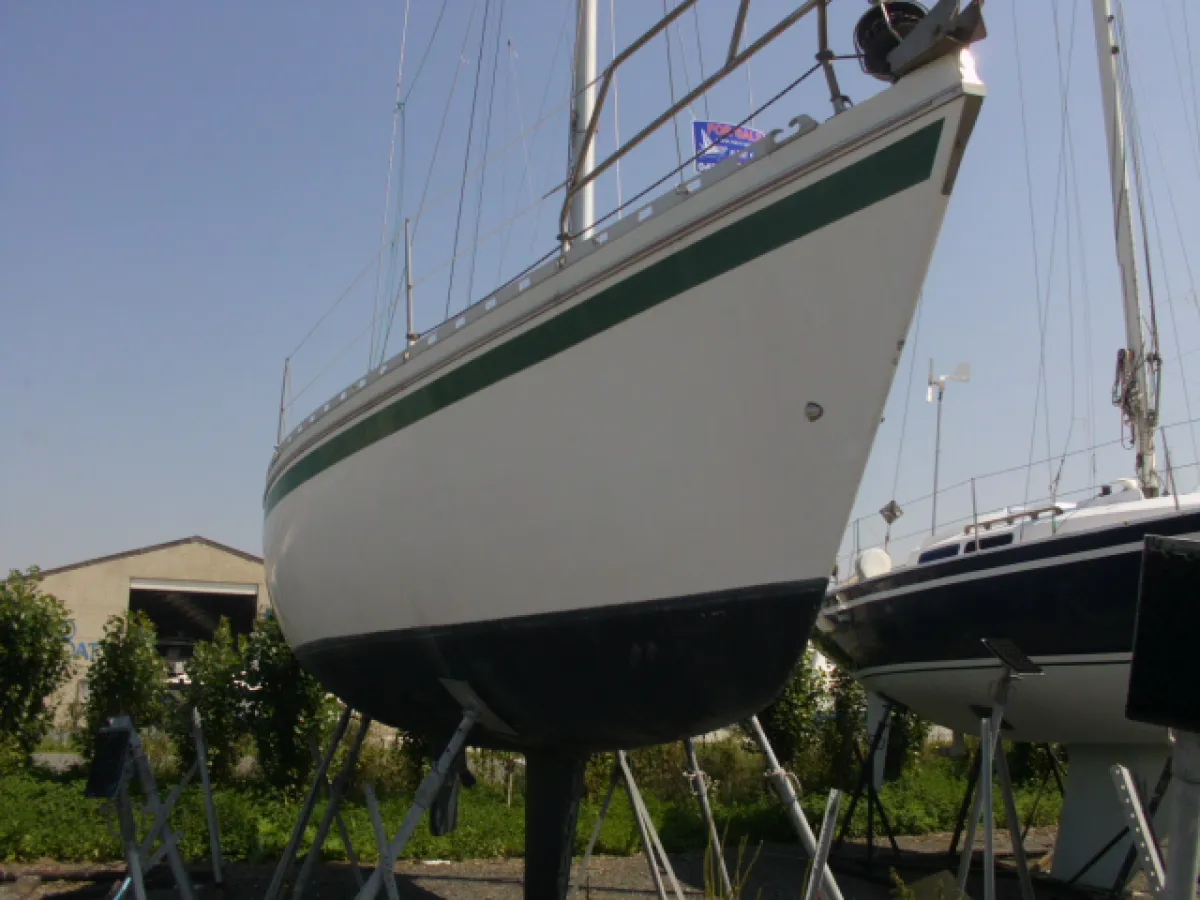 Polyester Sailboat Van de Stadt Jupiter 30