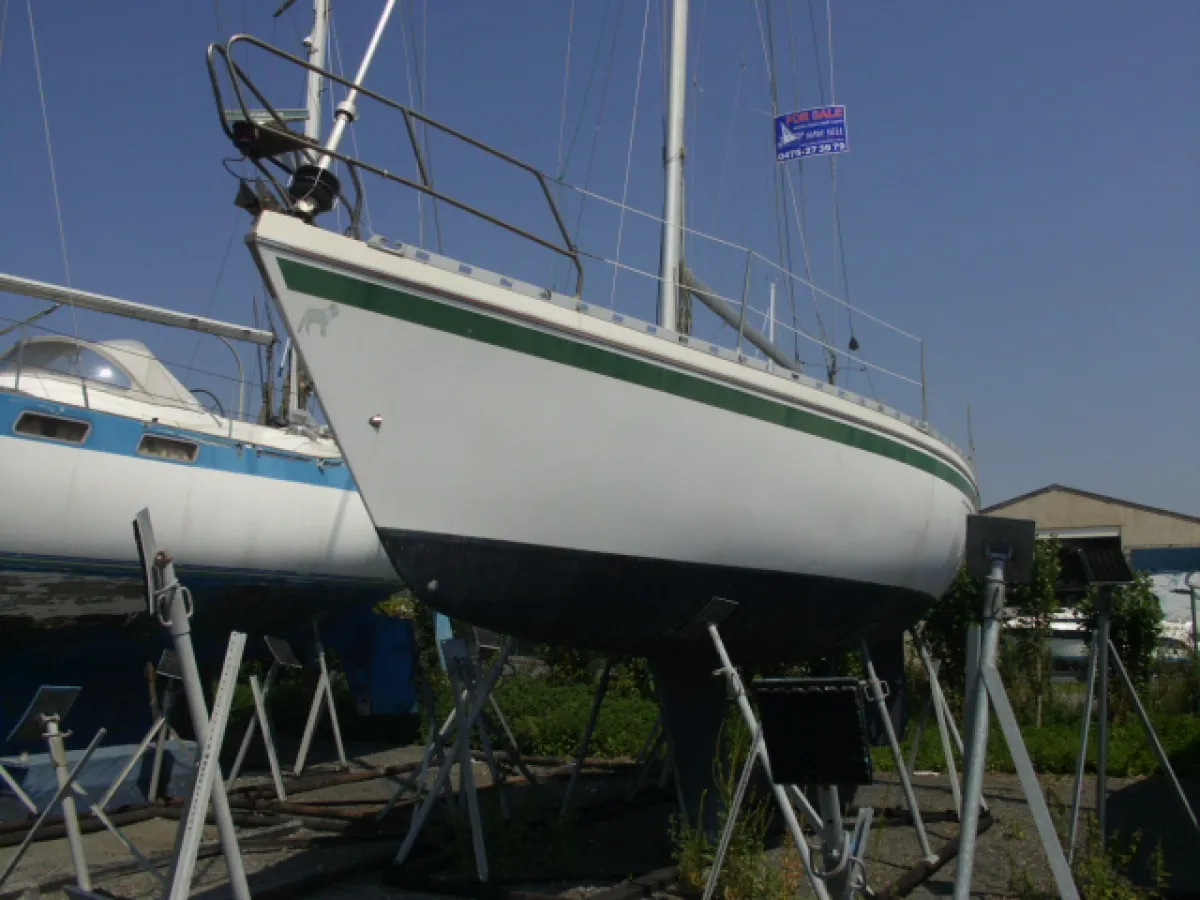 Polyester Sailboat Van de Stadt Jupiter 30