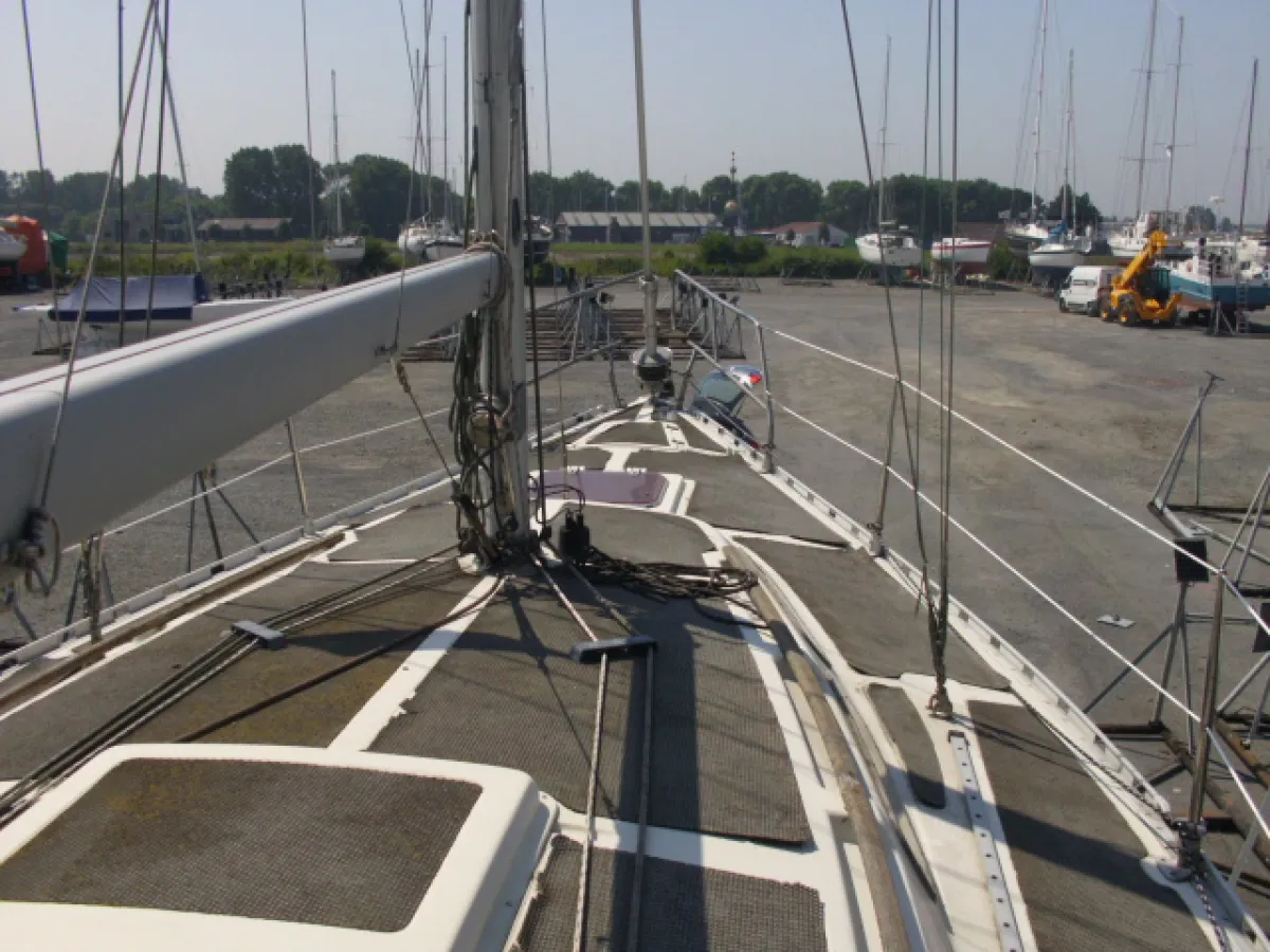 Polyester Sailboat Van de Stadt Jupiter 30