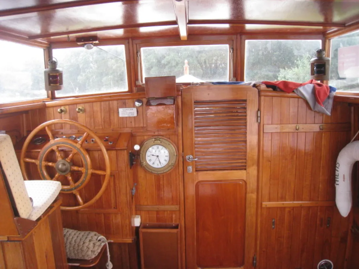 Wood Motorboat Motor cruiser 