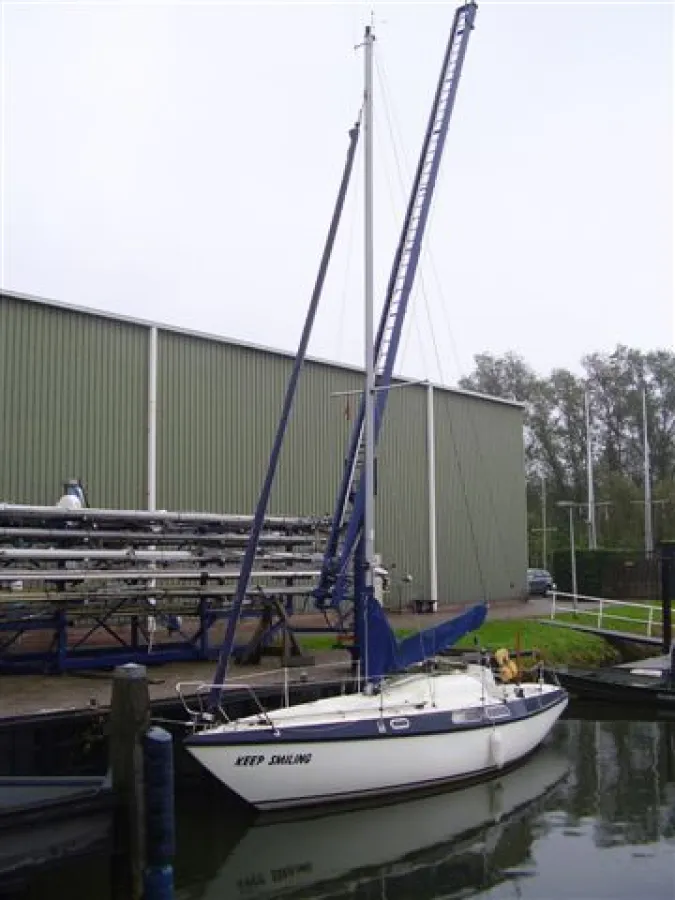 Polyester Sailboat Smiling 29 Ft