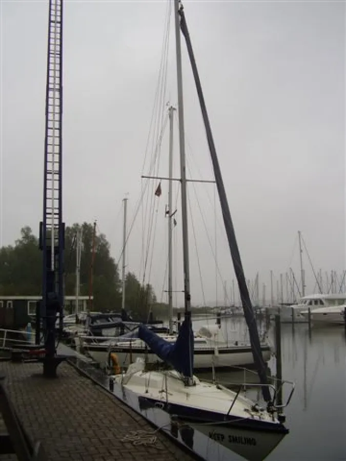 Polyester Sailboat Smiling 29 Ft