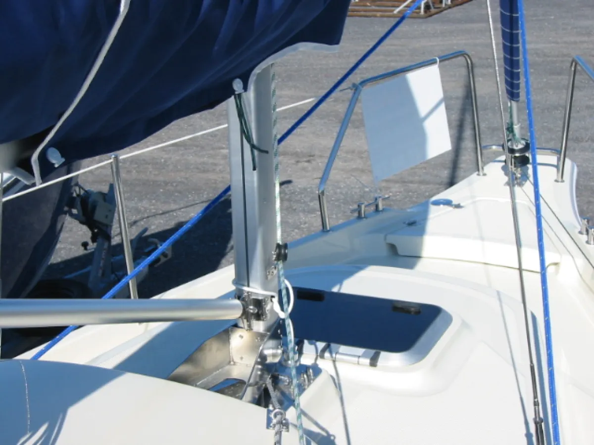 Polyester Sailboat Sunhorse 25