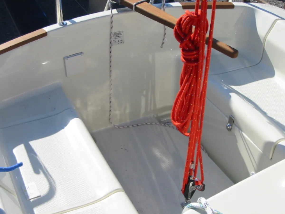 Polyester Sailboat Sunhorse 25