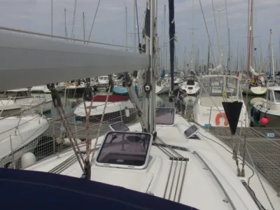 Polyester Sailboat Bavaria 42 Photo 15