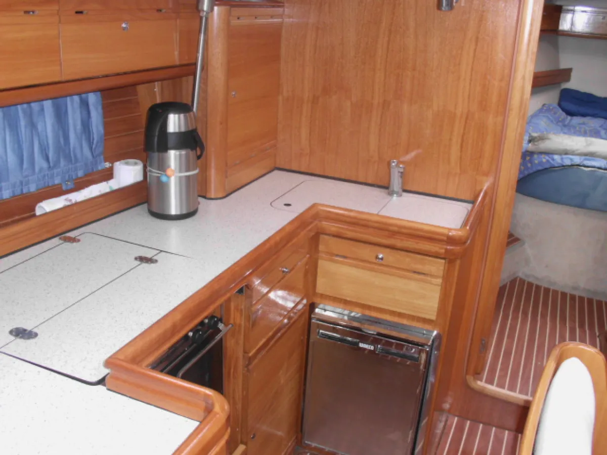 Polyester Sailboat Bavaria 42