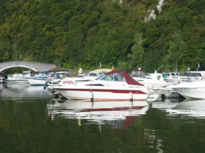 Composite Speedboat Sea Ray 220 Photo 1