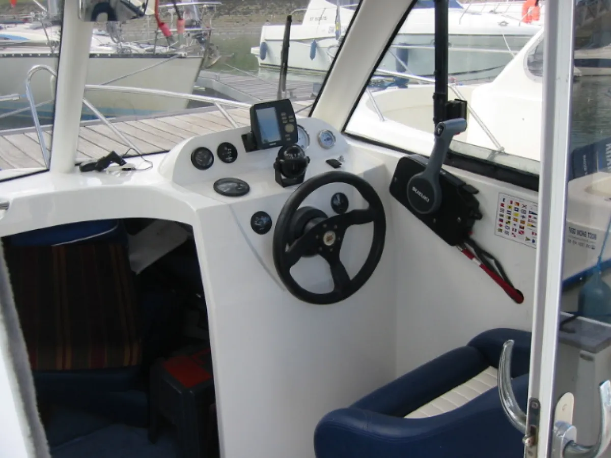 Polyester Speedboat Galeon 610