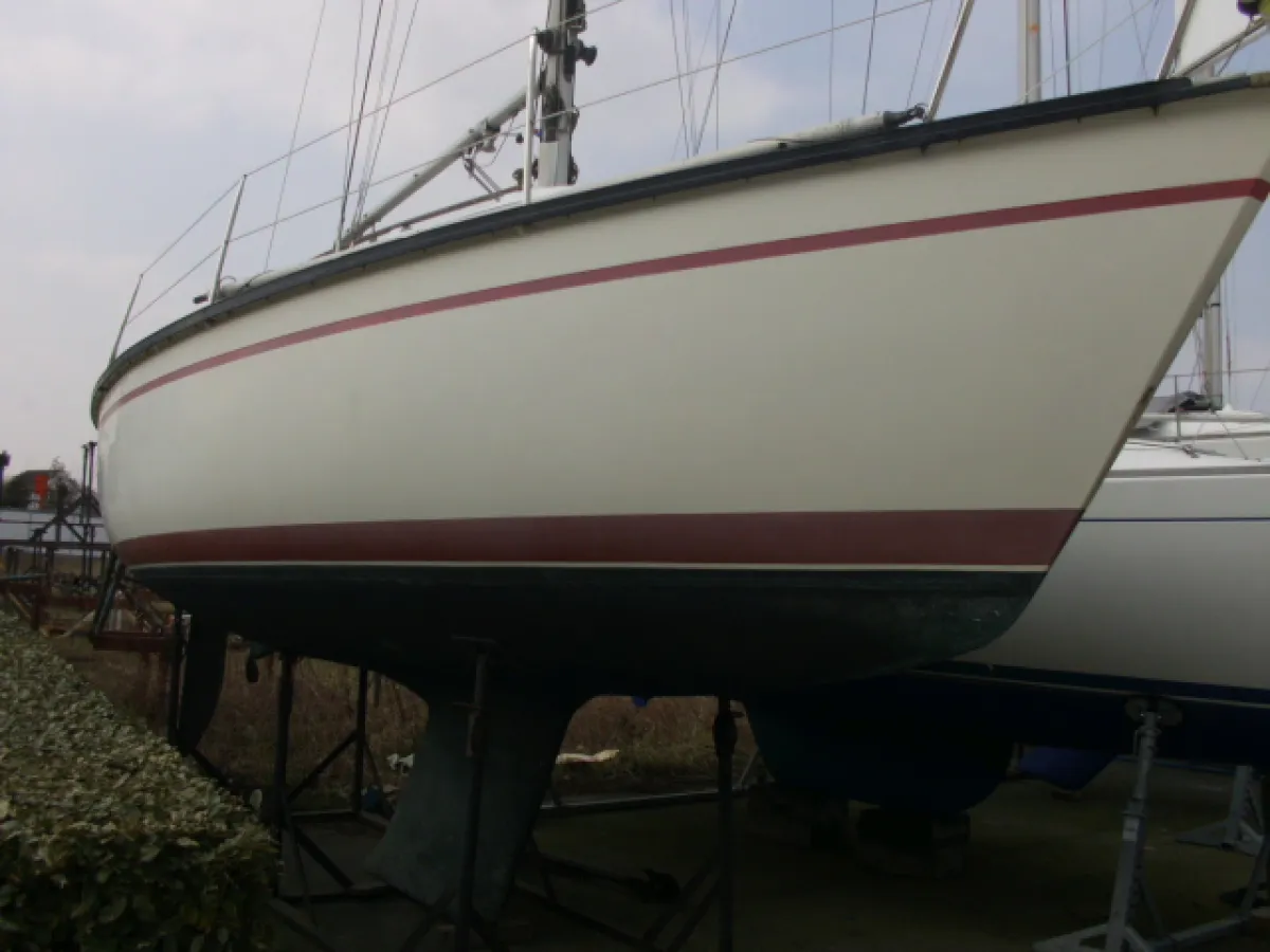 Polyester Sailboat Dufour 2800