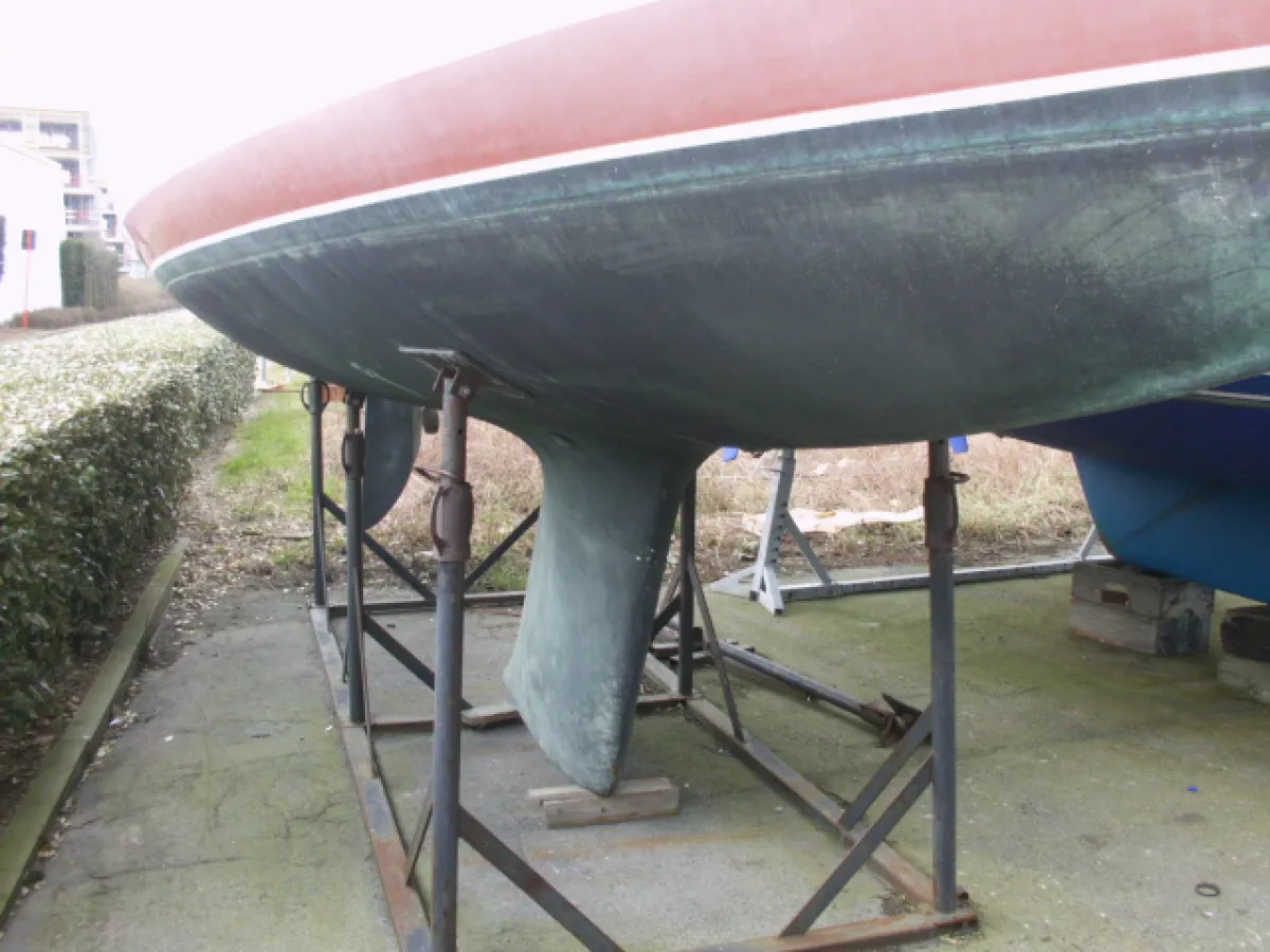 Polyester Sailboat Dufour 2800