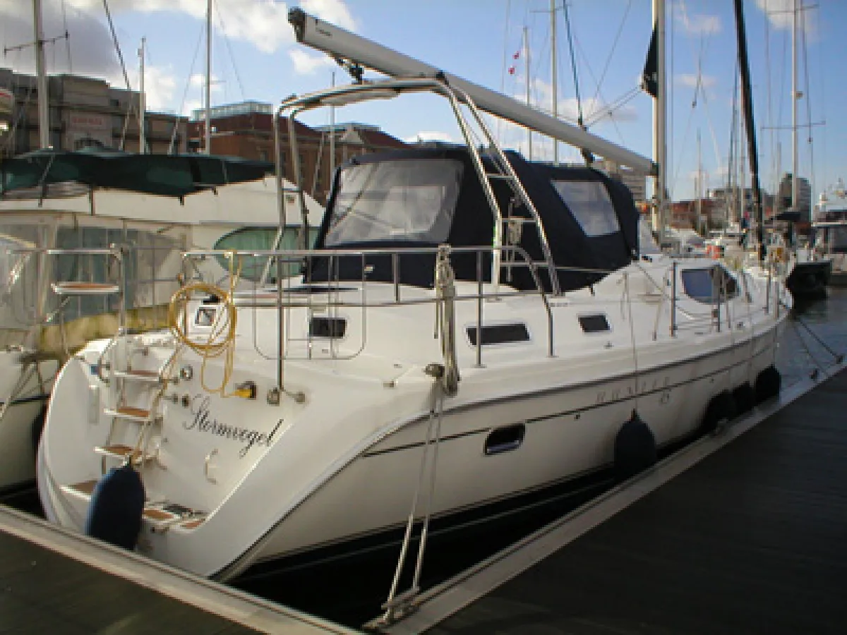 Polyester Sailboat Hunter 45 CC