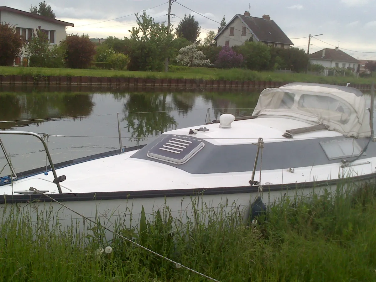 Polyester Sailboat Dufour 1800