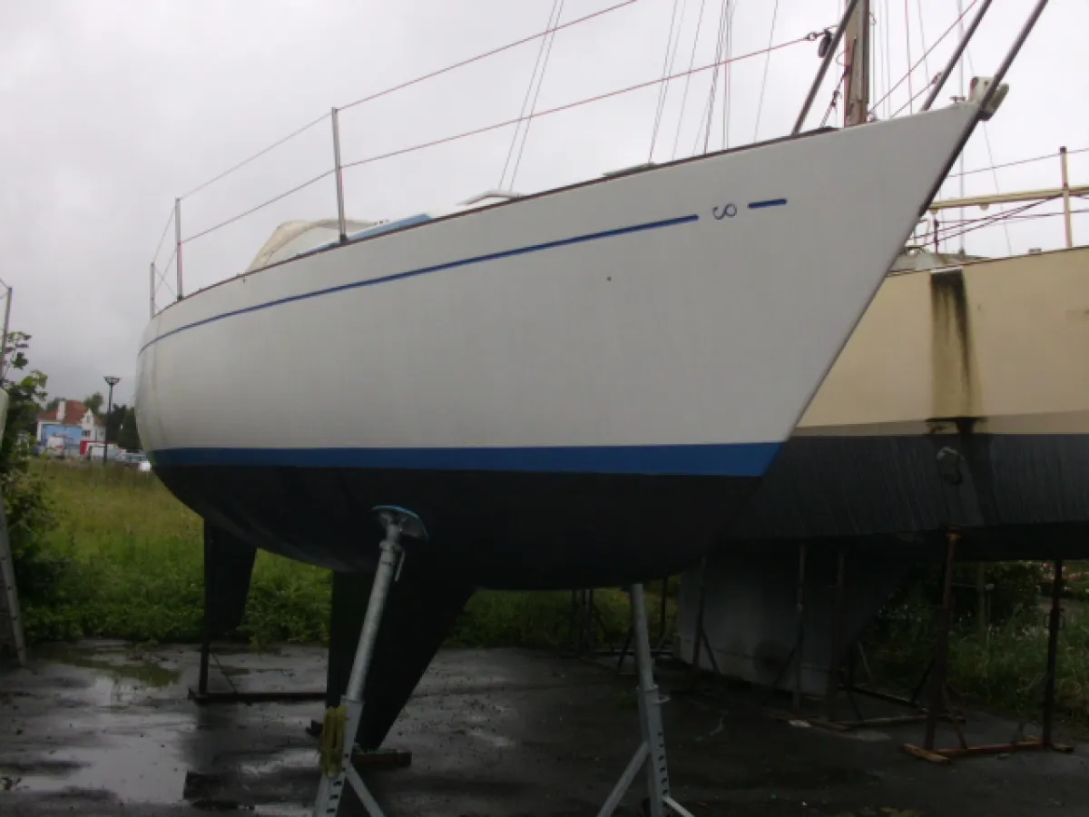 Polyester Sailboat Contessa 29