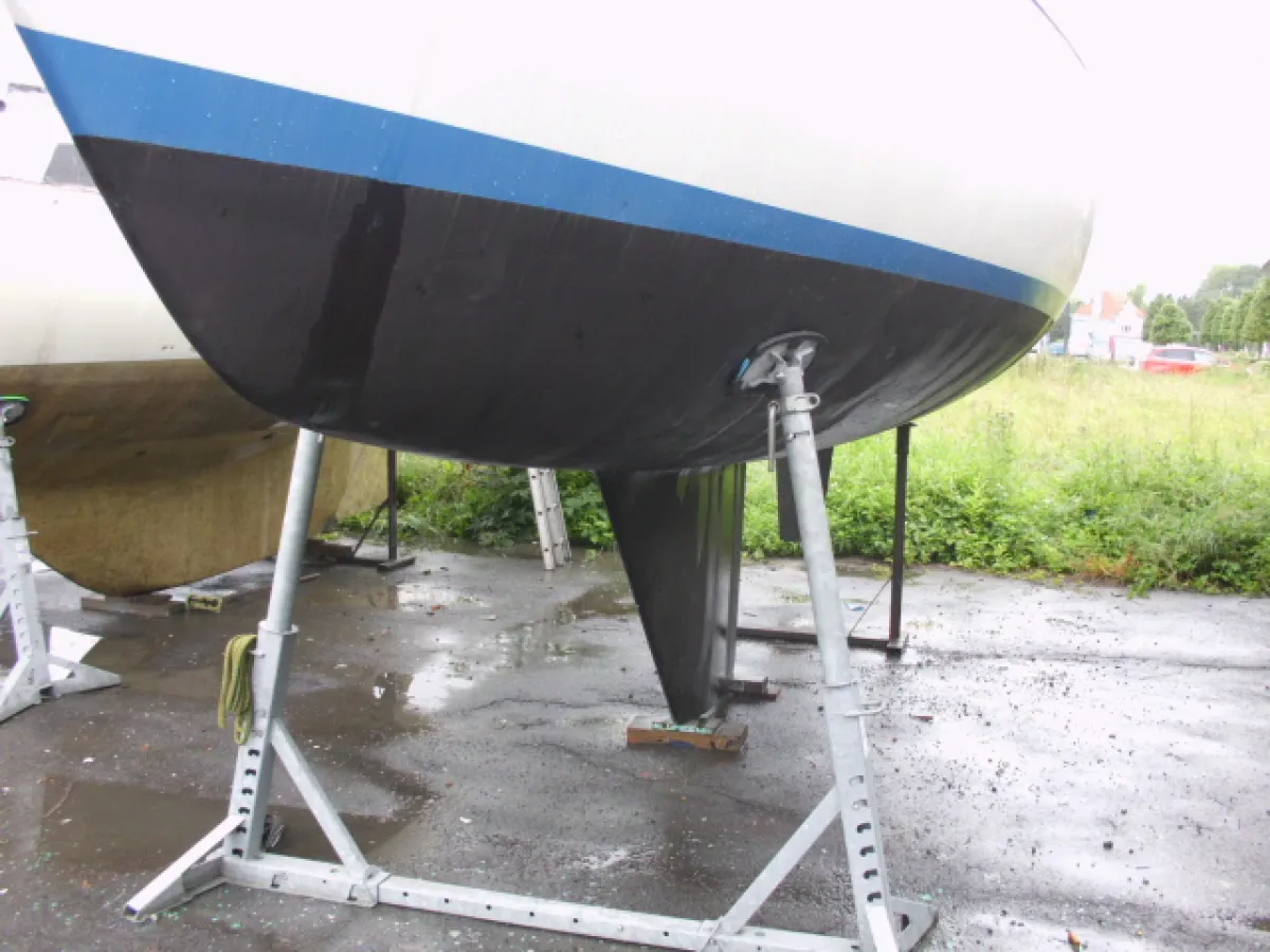 Polyester Sailboat Contessa 29