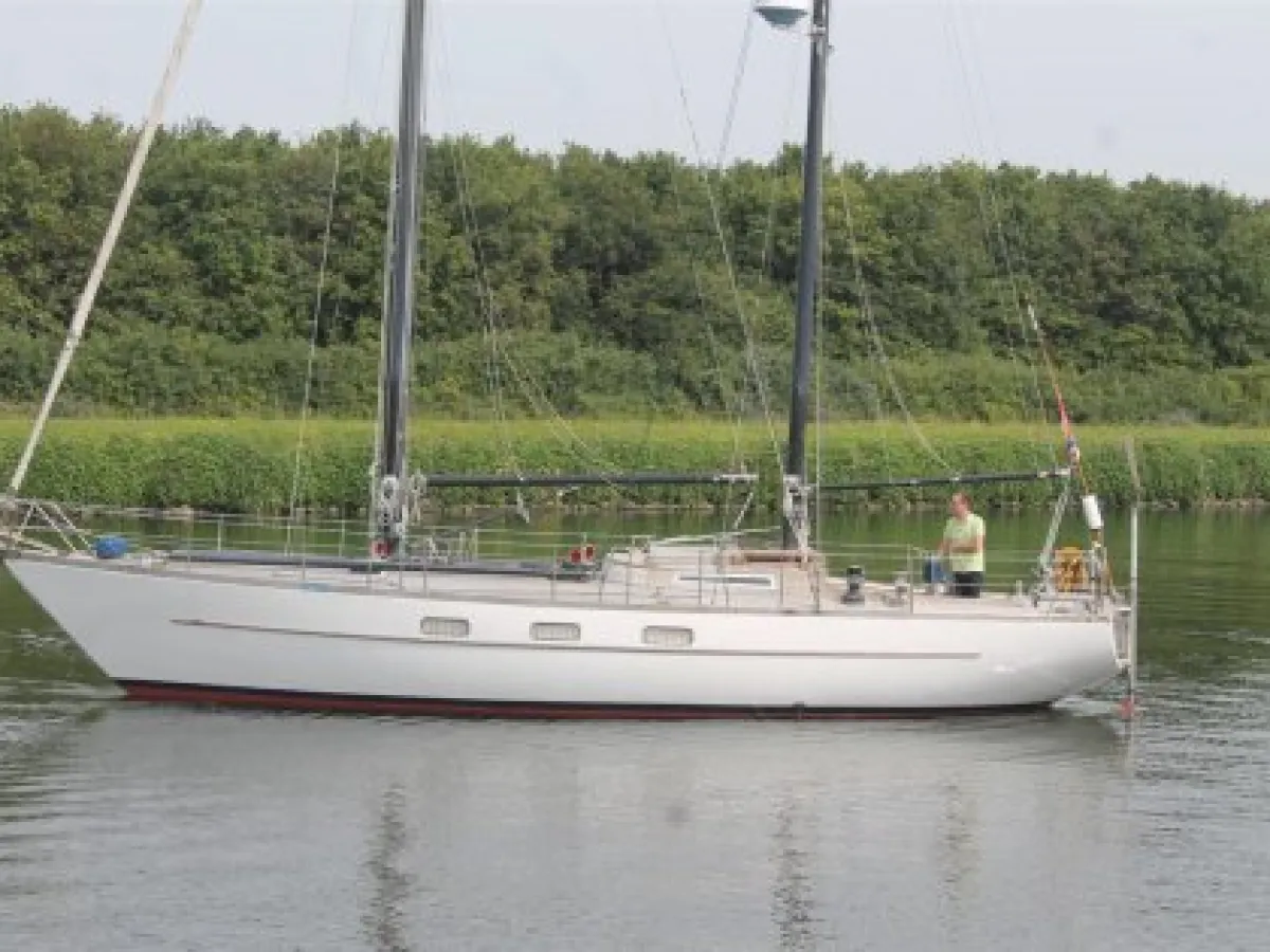 Polyester Sailboat Van de Stadt 42