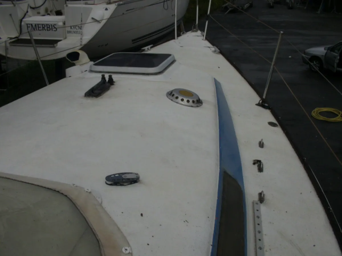 Polyester Sailboat Contessa 29