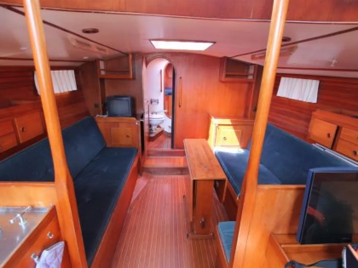 Polyester Sailboat Van de Stadt 42