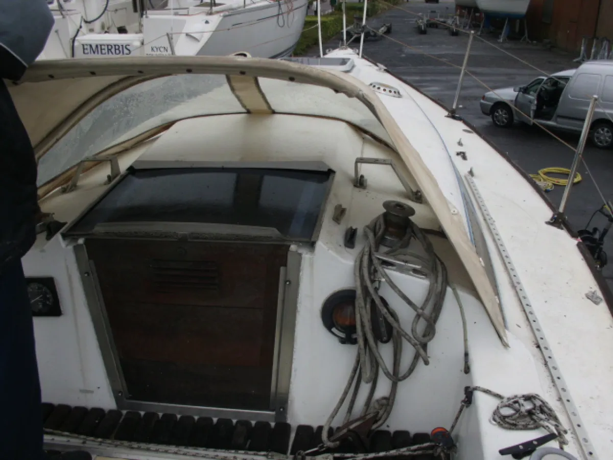 Polyester Sailboat Contessa 29