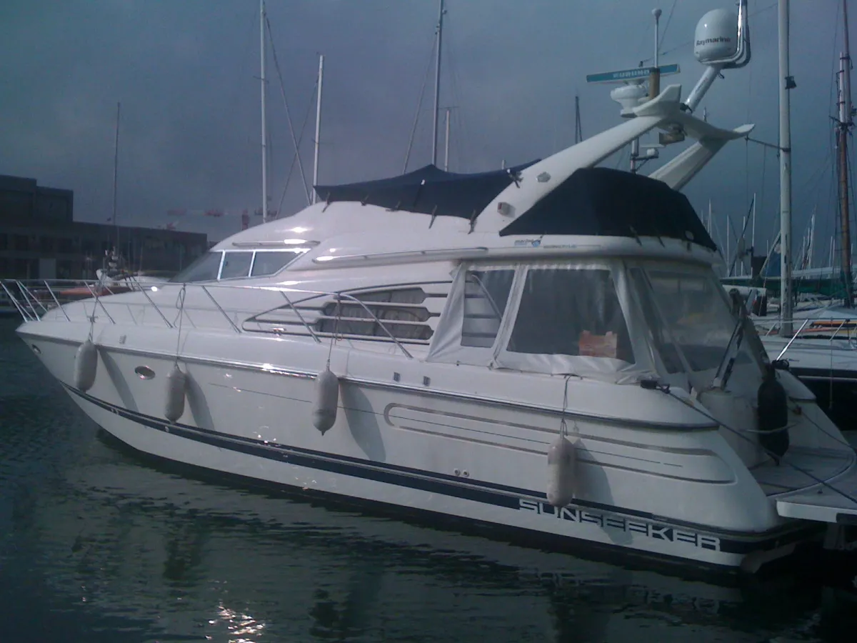 Polyester Motorboat Sunseeker Manhattan 46