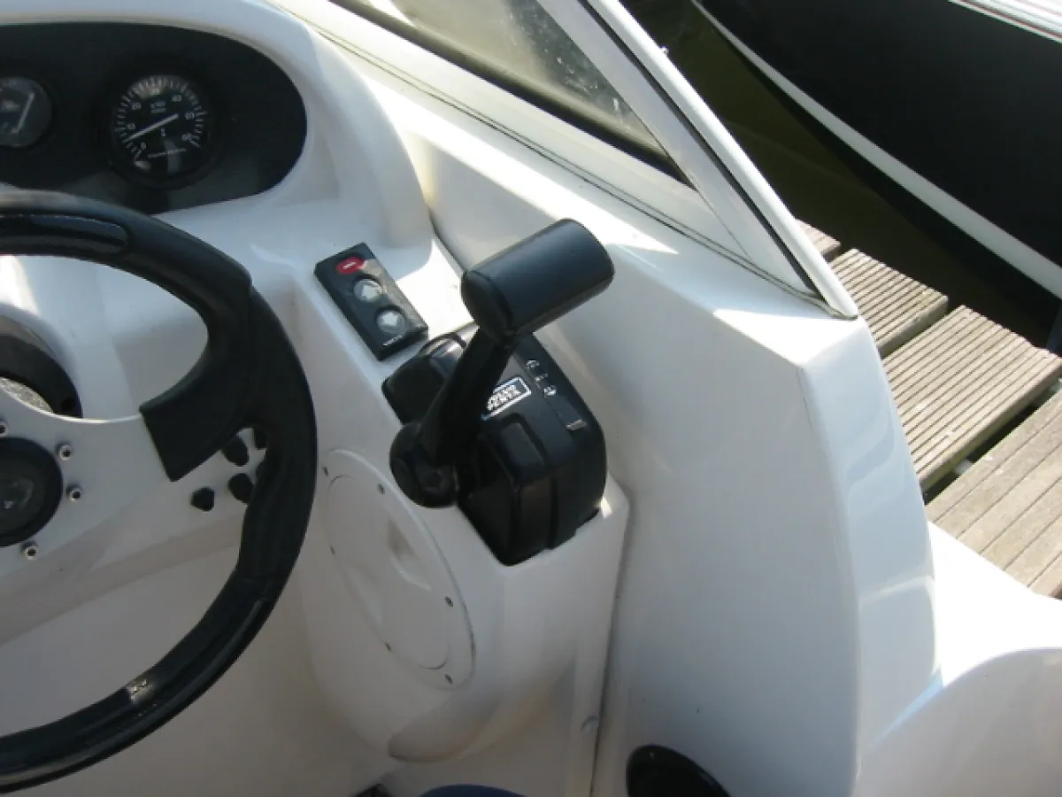 Polyester Speedboat Galeon 590