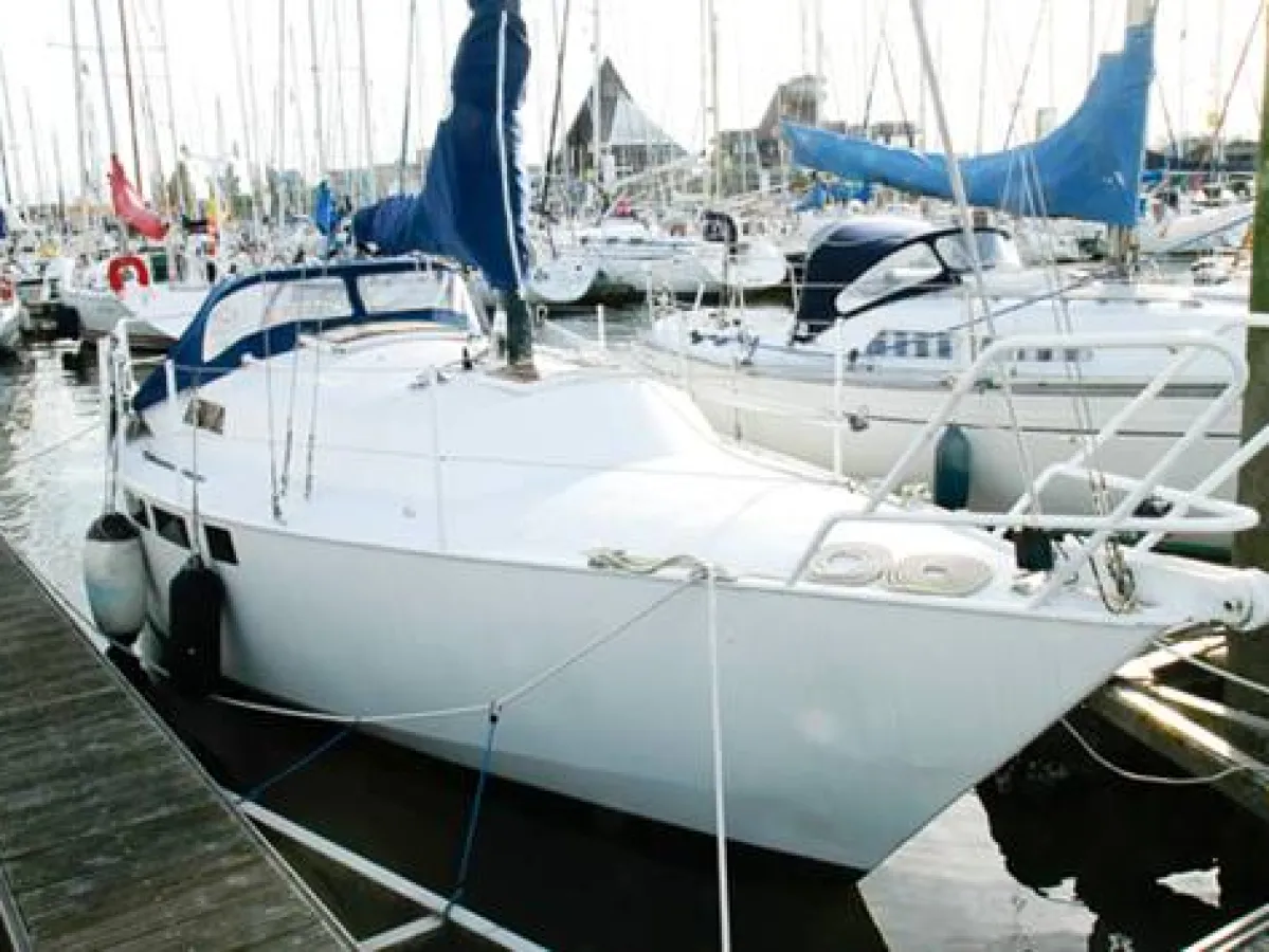 Polyester Sailboat Sunseeker Manhattan 46