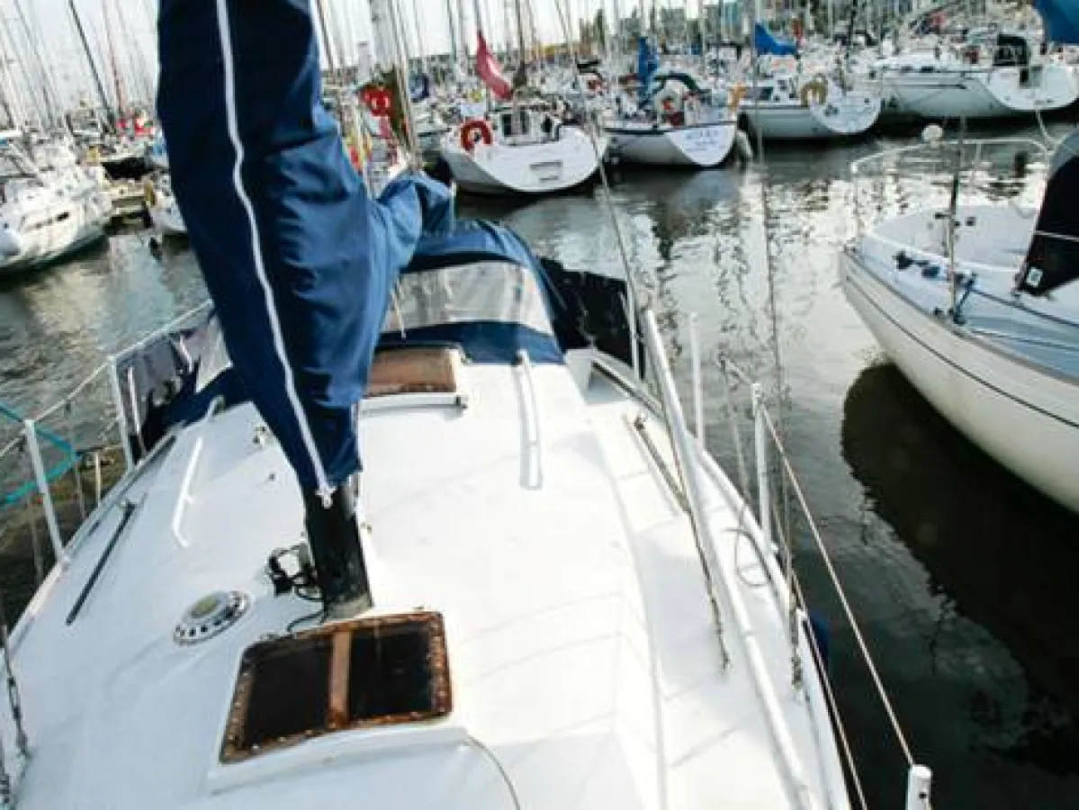 Polyester Sailboat Sunseeker Manhattan 46